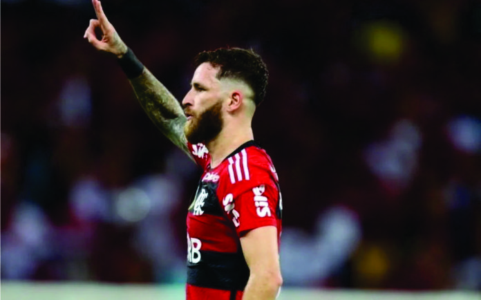 Com gol heroico de Léo Pereira nos acréscimos, Flamengo vence o Corinthians no Maracanã